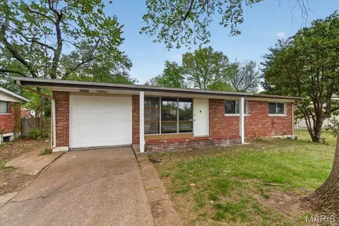 10412 Hallwood Dr, Saint Louis, MO 63136