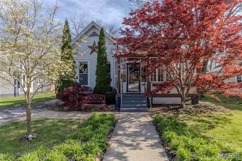 415 E Main St, Carlinville, IL 62626