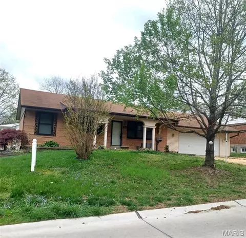 9744 Radio Dr, Affton, MO 63123