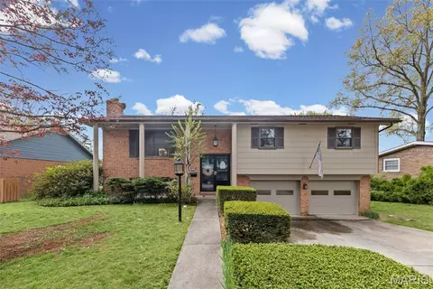 7719 Myrtlewood Dr, Belleville, IL 62223