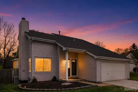 32 Queensboro Dr, Saint Peters, MO 63376