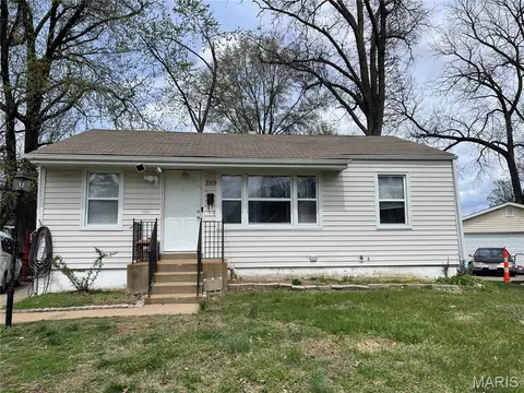 3519 Saint Blase Ln, Saint Ann, MO 63074