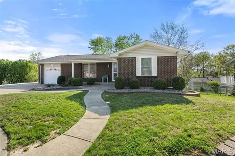 5730 Luffbury Cir, Oakville, MO 63129