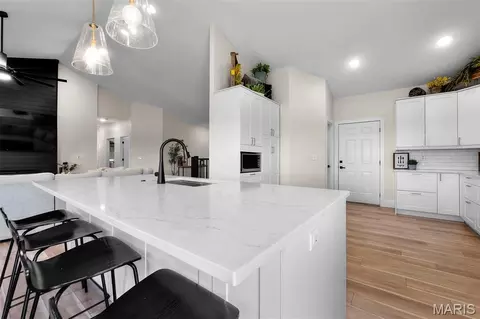 Kitchen - 1006 Saddlebrooke Rdg, Jackson, MO 63755 photo 3 of 4