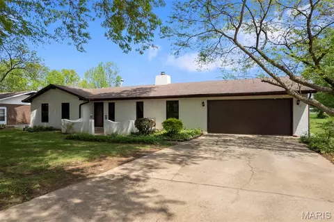 302 Cathy Dr, Jackson, MO 63755