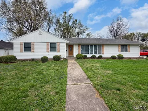 1020 W Taylor St, Bowling Green, MO 63334