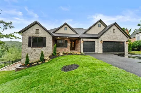 272 Merlot Ln, Saint Albans, MO 63073