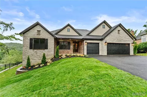 272 Merlot Ln, Saint Albans, MO 63073