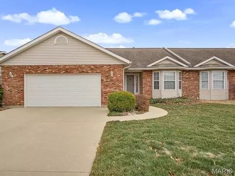 630 Hamacher St, Waterloo, IL 62298