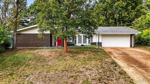 1659 Pepperwood Dr, Saint Louis, MO 63146