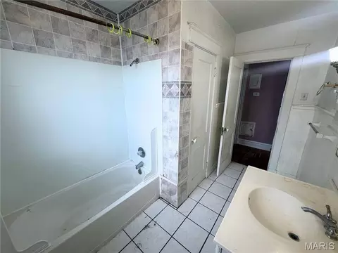 Bath - 7218 Normandy Pl, Normandy, MO 63121 photo 4 of 5
