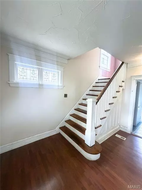 Entry Way - 7218 Normandy Pl, Normandy, MO 63121 photo 2 of 4