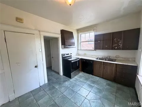 Kitchen - 7218 Normandy Pl, Normandy, MO 63121 photo 1 of 2