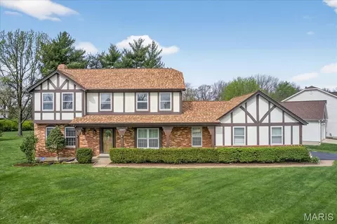 1347 Cherry Glen Ct, Chesterfield, MO 63017