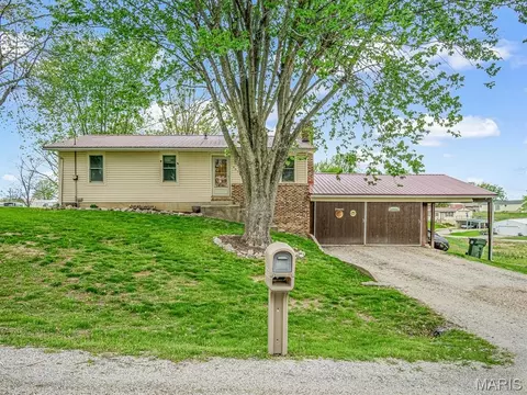 403 Florence Dr, Ellis Grove, IL 62241