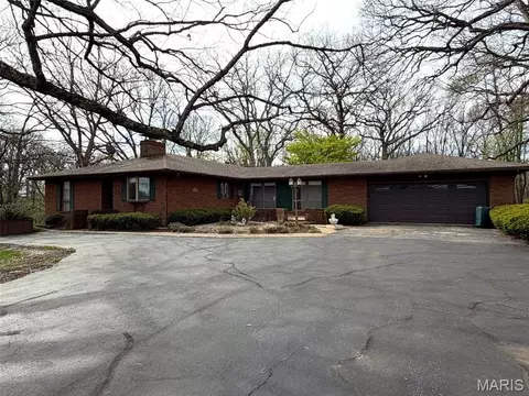 17466 Lageman Ln, Brighton, IL 62012