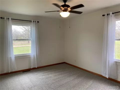 Bedroom - 1006 Bridge Rd, Belle, MO 65013 photo 4 of 5