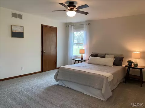 Bedroom - 1006 Bridge Rd, Belle, MO 65013 photo 2 of 5