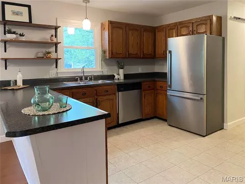Kitchen - 1006 Bridge Rd, Belle, MO 65013 photo 2 of 3