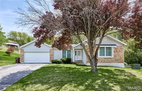 1824 Fairwood Forest Dr, Saint Peters, MO 63376