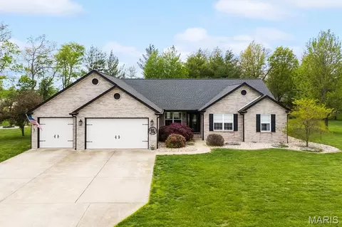 4213 Water Oak Ln, Smithton, IL 62285