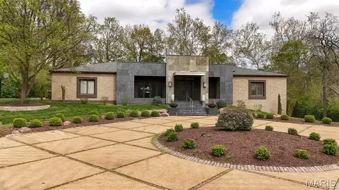 11239 Mosley Hill Dr, Creve Coeur, MO 63141