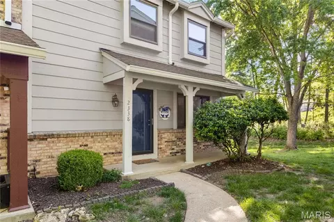 2338 Hidden Meadow Ln, Ballwin, MO 63021