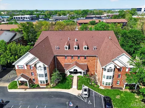 567 Sarah Ln #307, Saint Louis, MO 63141
