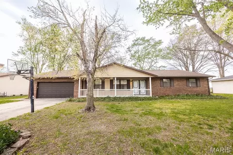 717 Knipp Ave, Mascoutah, IL 62258
