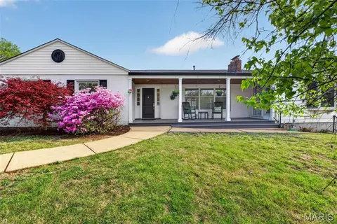 8 Price Ct, Olivette, MO 63132