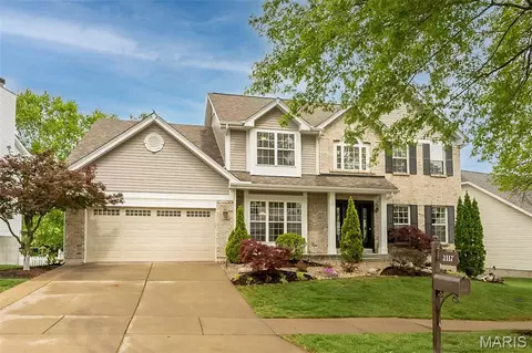 2117 Avalon View Dr, Fenton, MO 63026
