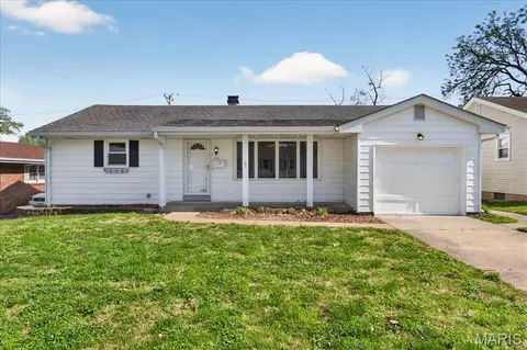 116 S Cadillac Dr, Saint Charles, MO 63301