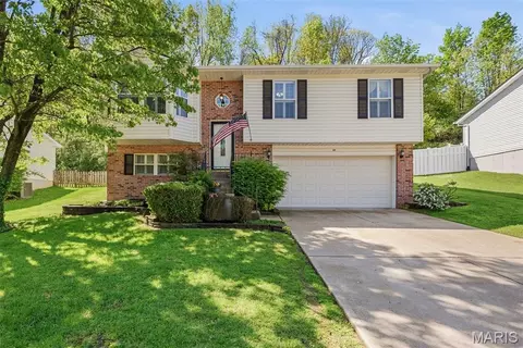 68 Sparrow Point Cir, Fenton, MO 63026