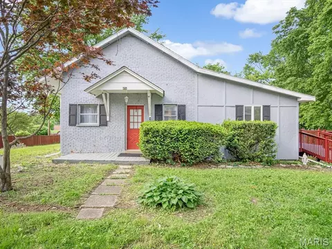 400 Southwind Dr, Belleville, IL 62221