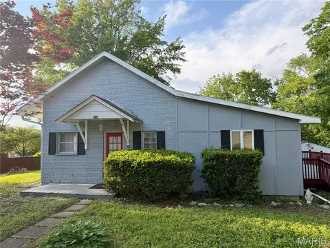 400 Southwind Dr, Belleville, IL 62221