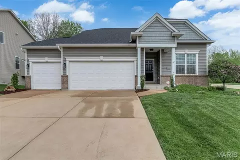 917 Summit Oaks Dr, Eureka, MO 63025