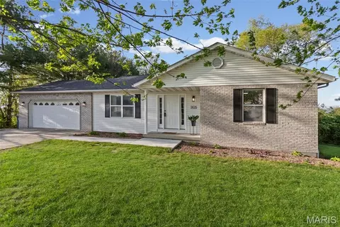 1105 Tulip Ln, Highland, IL 62249