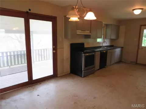 Kitchen - 7267 Highway 47, Union, MO 63084 photo 2 of 2