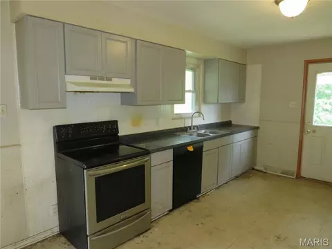 Kitchen - 7267 Highway 47, Union, MO 63084 photo 1 of 2