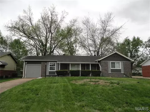 2240 Windsor Dr, Florissant, MO 63033