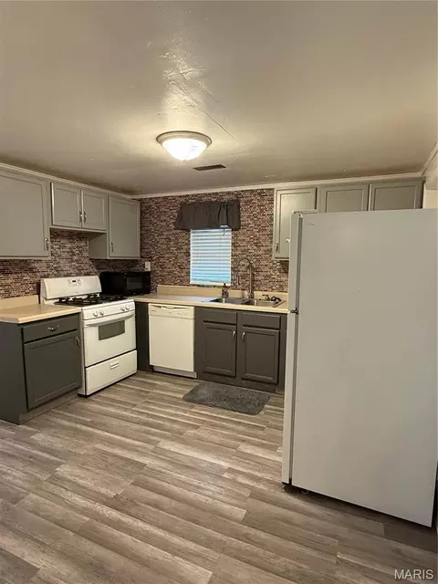 Kitchen - 3053 W Grand, Springfield, MO 65802 photo 1 of 3