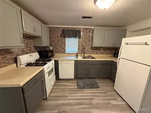 Kitchen - 3053 W Grand, Springfield, MO 65802 photo 2 of 3