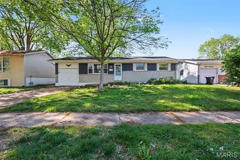 1845 Violet Dr, Florissant, MO 63031
