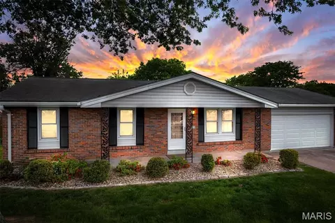 3135 Elm St, Saint Charles, MO 63301