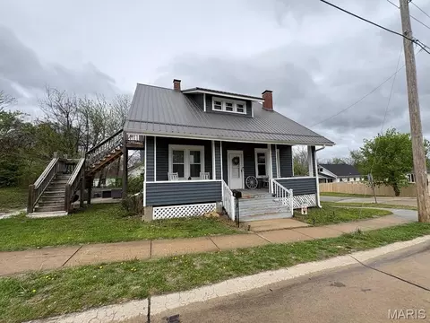 109 N Market St, Warrenton, MO 63383
