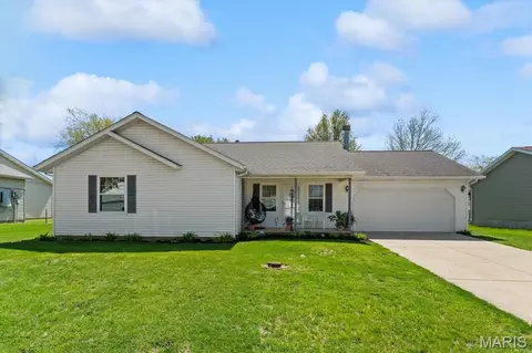 120 E Hunters Rdg, Valmeyer, IL 62295