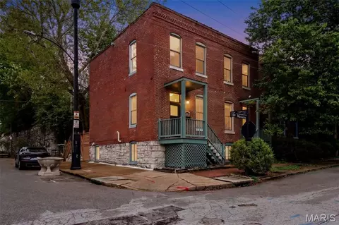 1200 Mackay Pl, Saint Louis, MO 63104