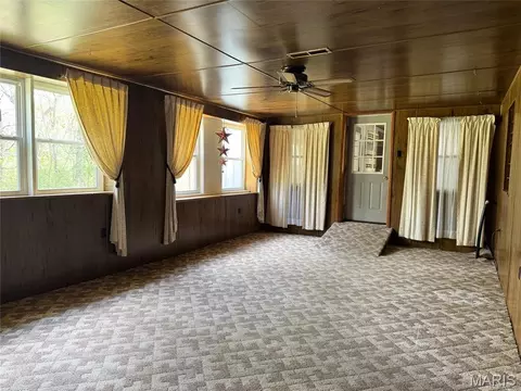 Exterior - 914 S Walnut St, Gerald, MO 63037 photo 2 of 10