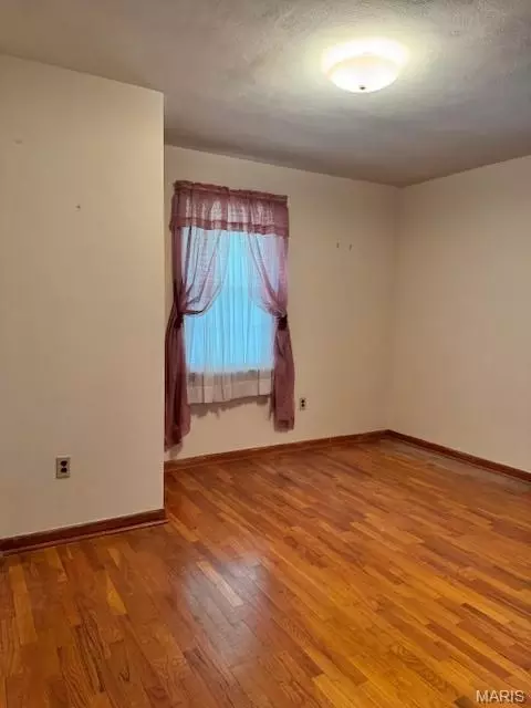 Bedroom - 914 S Walnut St, Gerald, MO 63037 photo 2 of 3