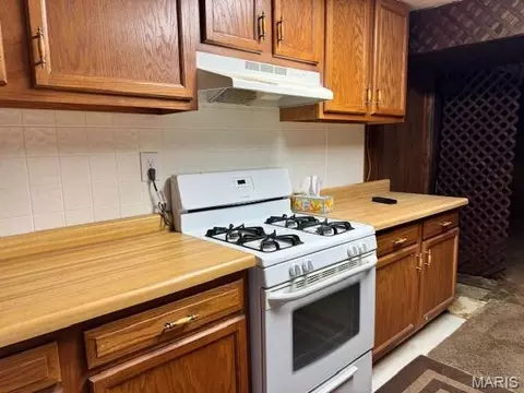 Kitchen - 914 S Walnut St, Gerald, MO 63037 photo 5 of 8